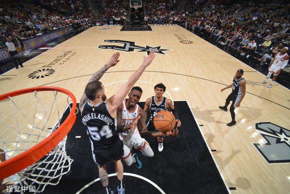 地在采访中 地在采访中