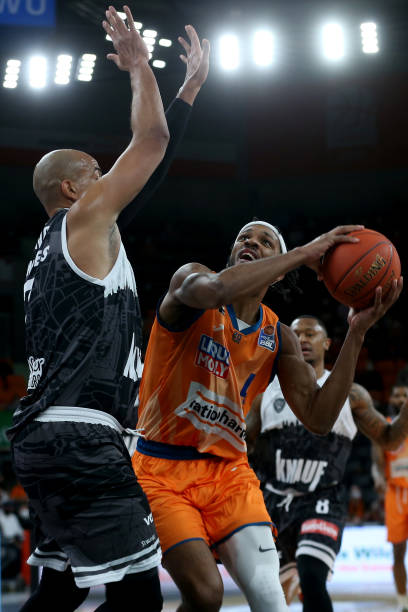 以其坚韧不 以其坚韧不